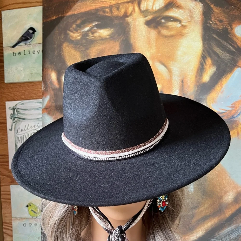 Black Ribboned Rancher - Picture 4 of 12
